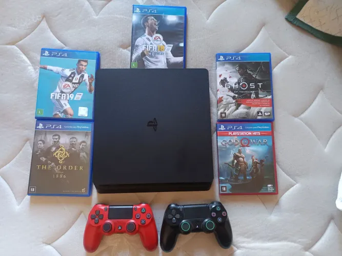 PS4 Slim - 5 jogos e 2 controle