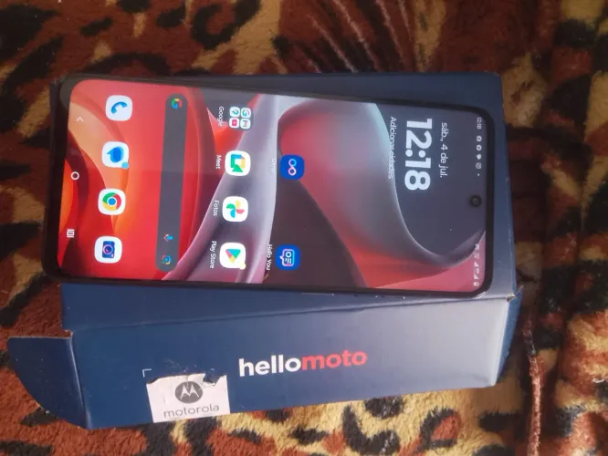 Smartphone Celular Motorola Moto G15, 256GB, 4GB RAM, Android 15,