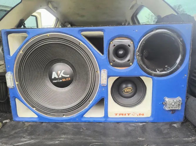 Vende-se caixa 4 vias