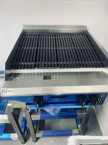 NZ. Char Broiler grill profissional inox 60cm com cavalete Venâncio 