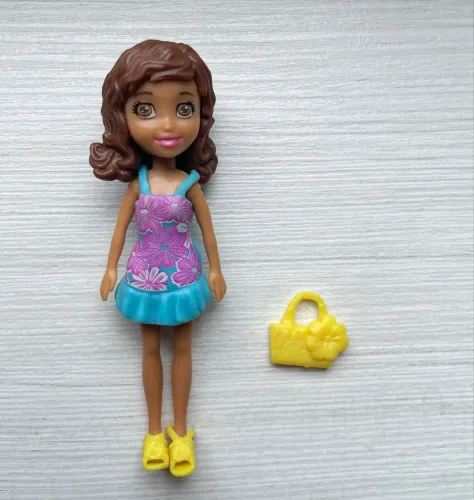 Boneca Polly Pocket com bolsinha