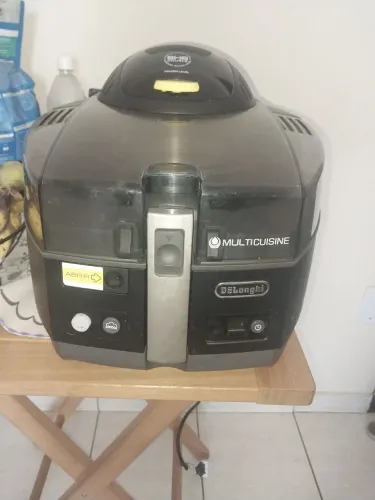Fritadeira Elétrica Delonghi.
