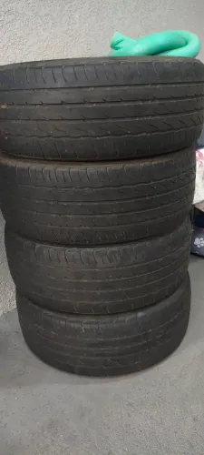 04 Pneus 205/50 R17 usado