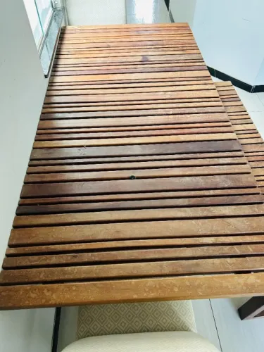 Mesa de madeira maciça