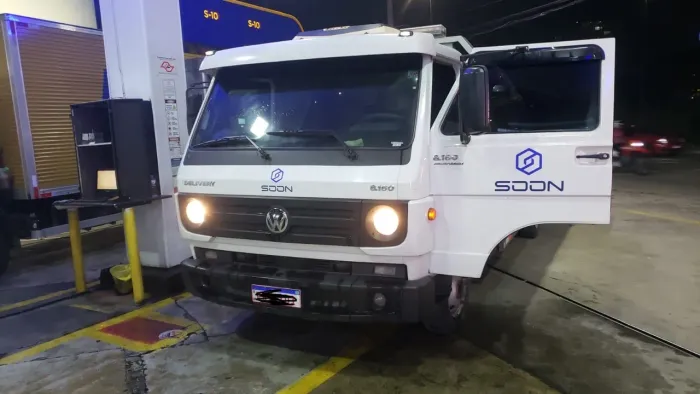 Caminhão guincho 8.160 com Assa 