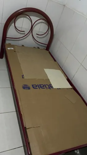 Cama de ferro solteiro
