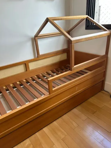 Cama infantil estilo casinha em madeira - linda e resistente
