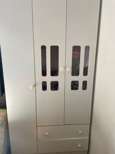Vendo guarda roupa pra pessoa solteira ou pra Criança