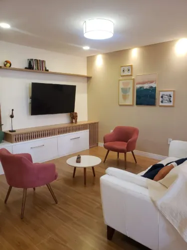 CASA MOBILIADA NO MEIO DA MATA ATLÂNTICA