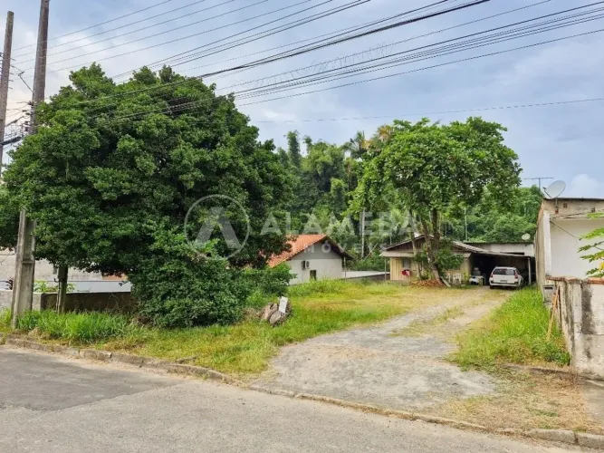 TERRENO NO BAIRRO ÁGUA VERDE!