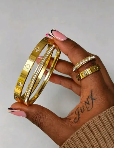 KIT DE BRACELETE/PULSEIRA COM 4 PEÇAS DE AÇO INOXIDÁVEL DOURADO