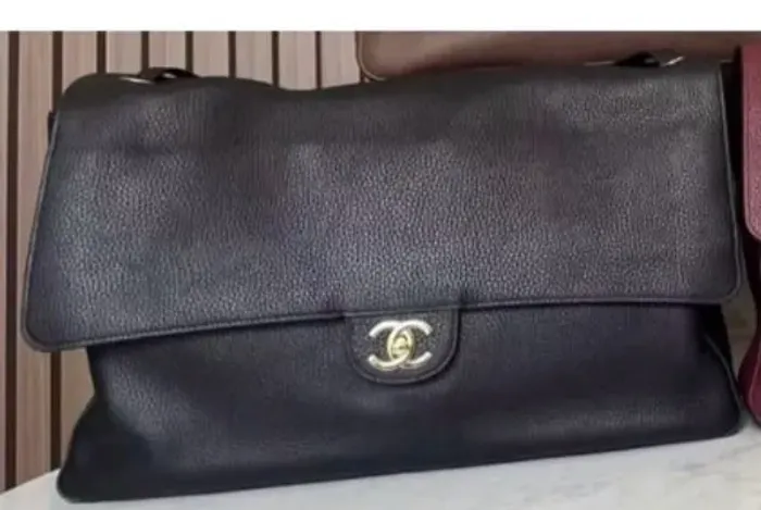 Bolsa flap média Chanel nova impecável luxo