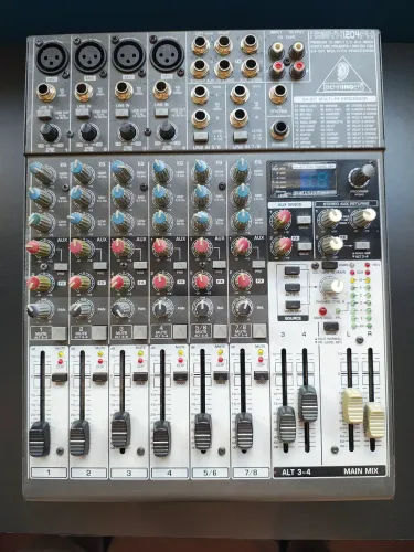 Mesa de som (Behringer Xenyx 1204FX)