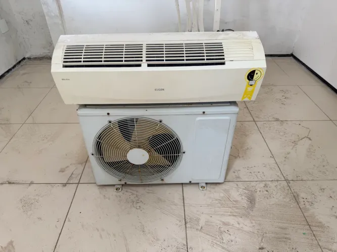 Ar-condicionado para retirada de peças manutenção 