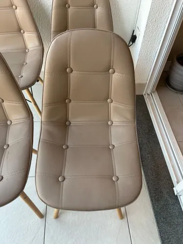 Mesa e duas cadeiras 