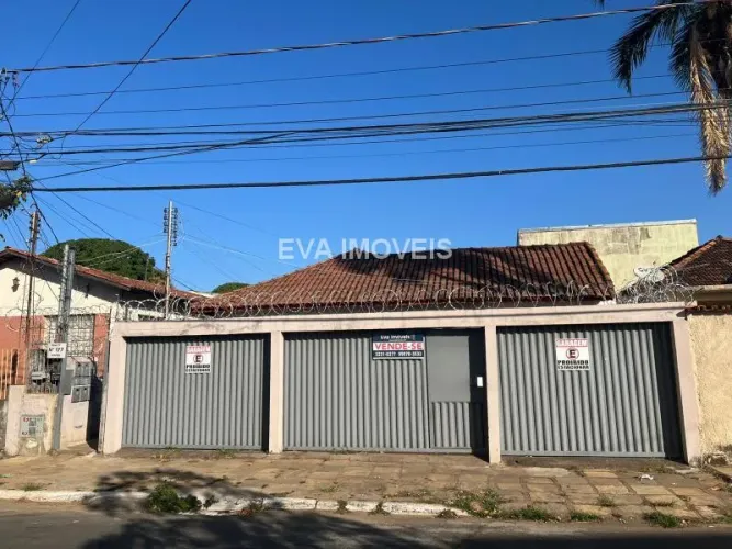 Imóvel com várias construções, bom para renda