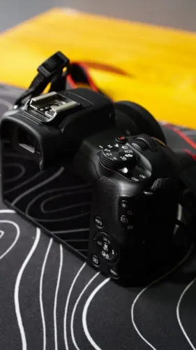Camera Canon R100