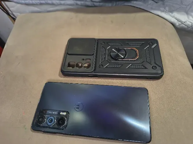 edge 20 com 128 giga e 8g de memoria  camera traseira de 108 mp
