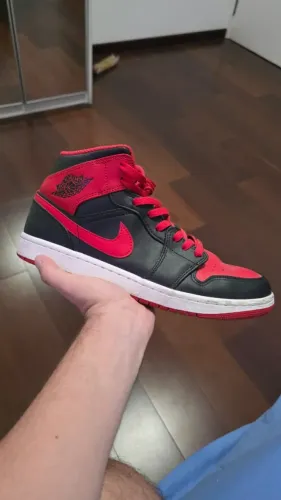 Air Jordan 1 Mid Alternate Bred