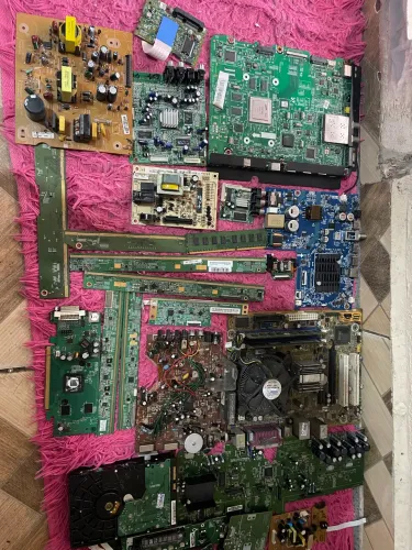 Lote Fechado de Placas Eletrônicas (PC, TV e Monitores) - Aprox. 4kilo