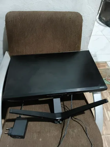 Monitor Samsung de game de 24 polegadas tela quebrada