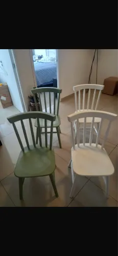 Vendo mesa de jantar e 4 cadeiras