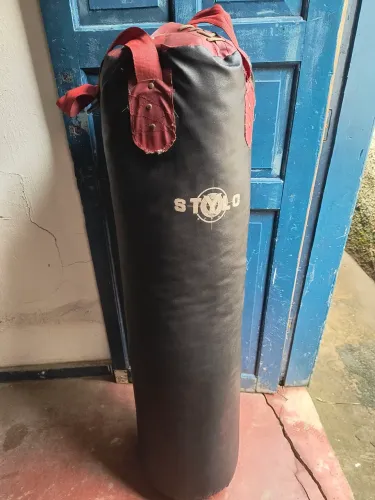 Saco de pancadas grande com suporte. PROMOÇÃO 