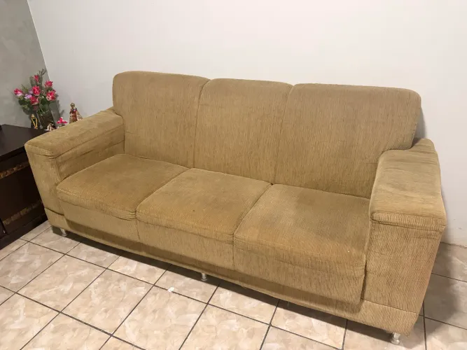 VENDE SE SOFÁ DE TRÊS E DOIS LUGARES