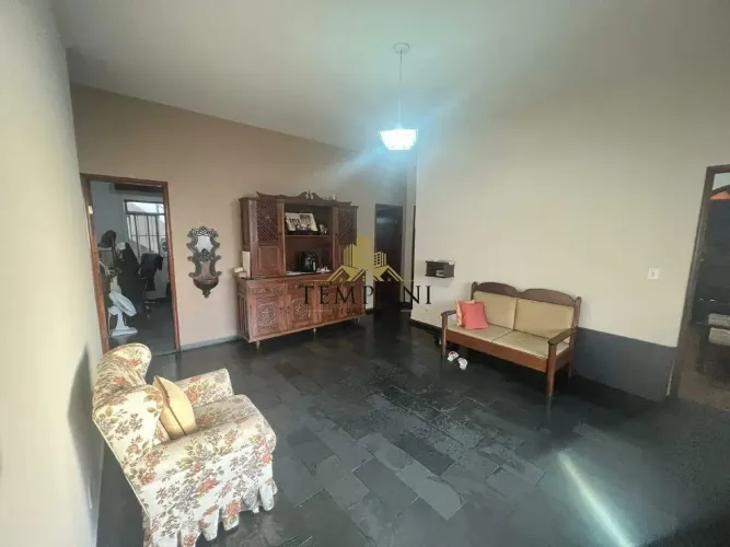 Excelente Casa com 4 quartos no Bairro Ipiranga