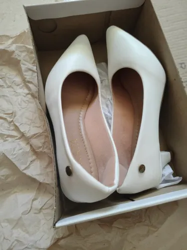 Sapato Scarpan Feminino Salto Baixo Fino Confortável, Branco, número 35