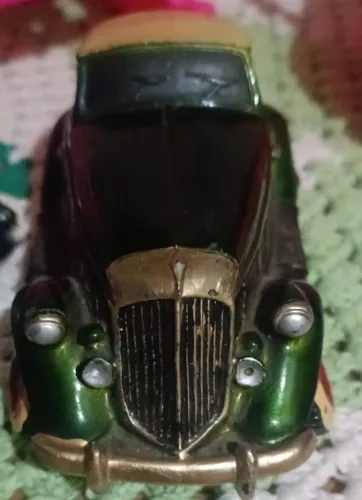 Morris Minor, um clássico britânico produzido entre 1948 e 1971. Raridade são dois 