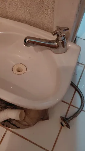 Pua pequena para banheiro completa