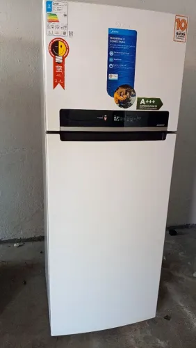 Geladeira frosfree inverte gelando bem