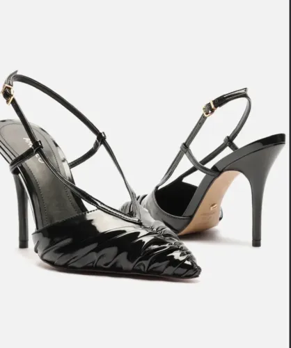 Scarpin Preto Verniz Slingback Arrezzo