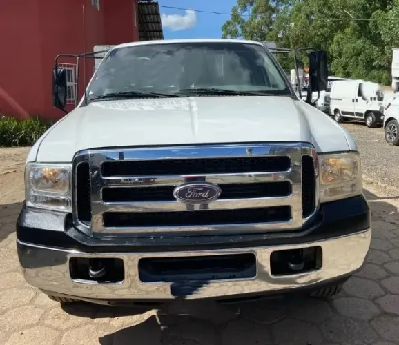 F4000 2018 4x4 2P Carroceria. 