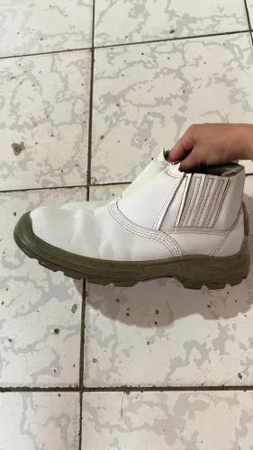 Bota branca masculina