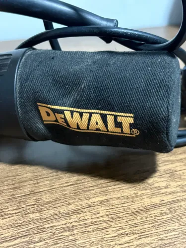 Lixadeira Orbital 1/4 de Folha DeWalt DWE6411-BR 127V60Hz 230W
