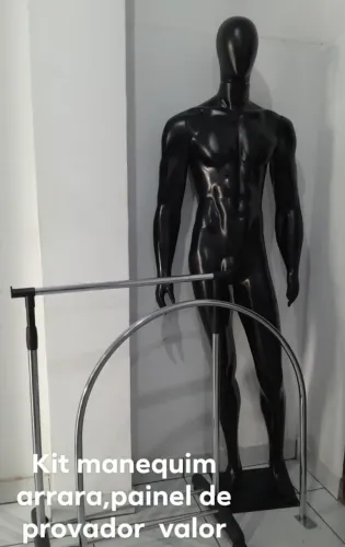 Manequim masculino, preto pouco tempo de uso