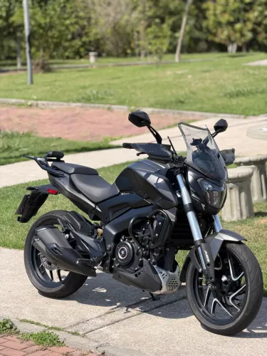 Bajaj Dominar 400 | Cinza | 2025 | 8.000 km rodados