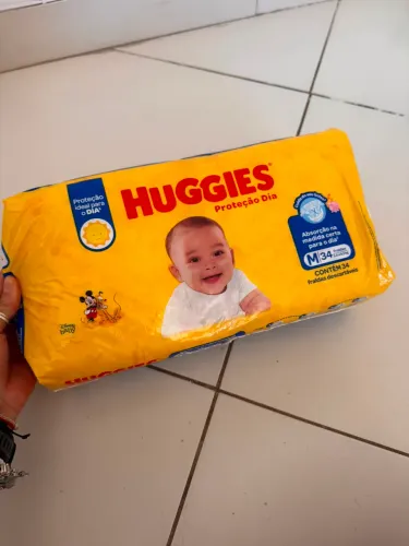 FRALDAS HUGGIES E BABYSEC (TAMANHO M)