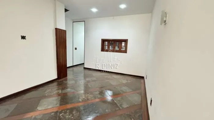 Casa de Vila Linear. Quarto e sala.