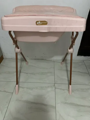 Banheira infantil com suporte e trocador