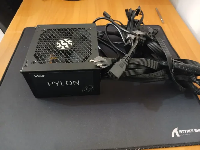 xpg pylon 650w + mouse padrão attack shark