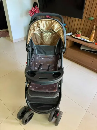Carrinho de bebê Cosco Wizze + Bebê conforto Cosco Wizze + Base para instalação no carro