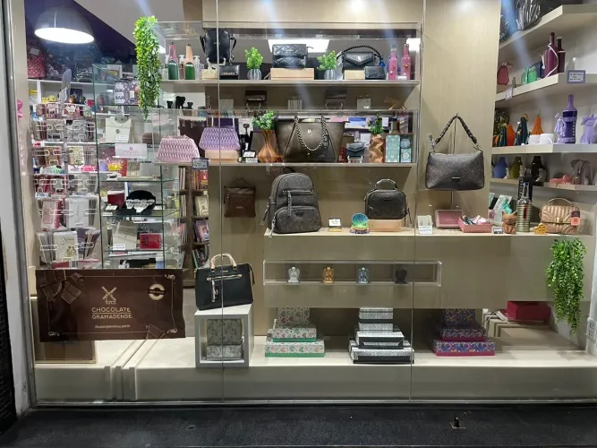 Loja de Presentes, Brinquedos e Papelaria à Venda em Curitiba no Guabirotuba  Cid PT1150/R
