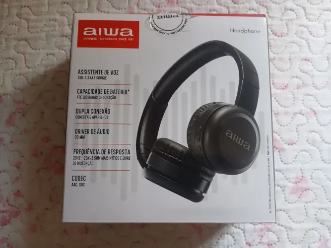 headphone Bluetooth da marca Aiwa, modelo AWS-HP-03-B, novo