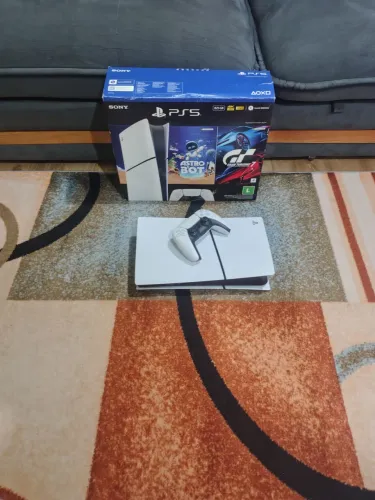 VENDE SE PS5 SLIM 4 MESES DE USO PAGAMENTO VIA PIX OU EM DINHEIRO