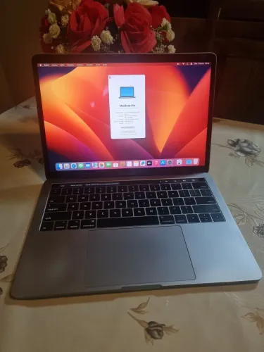 Macbook pro 2017 core i5 8g ssd de 256G touchbar 
