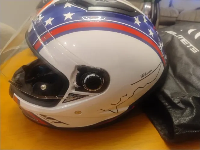 Capacete