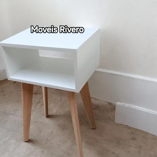 Mesinha de cabeceira 